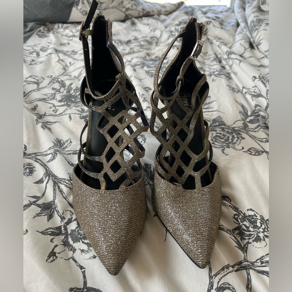 Super cute sparkly heel